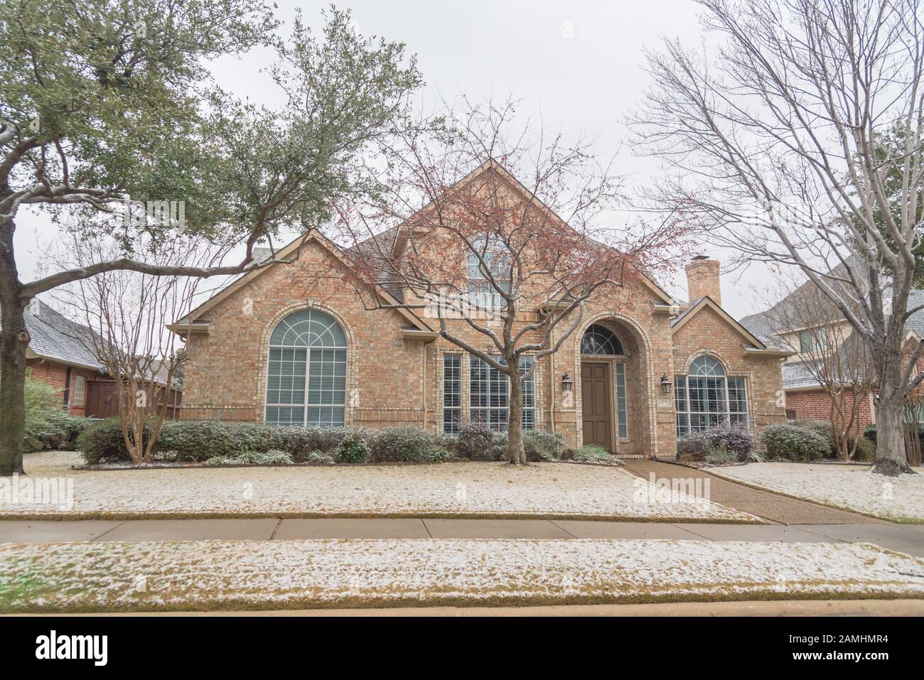 Aprender acerca 76+ imagen casas de dallas texas Abzlocal.mx