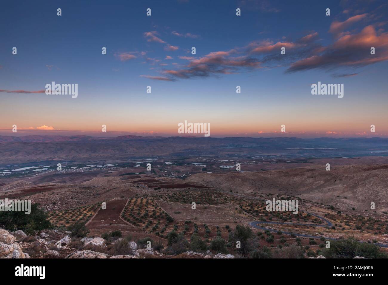 Mañana Amanecer del valle del Jordán, el valle del Jordán, cerca de Ajloun, también ajlun, Jordania, Oriente Medio, Asia Foto de stock