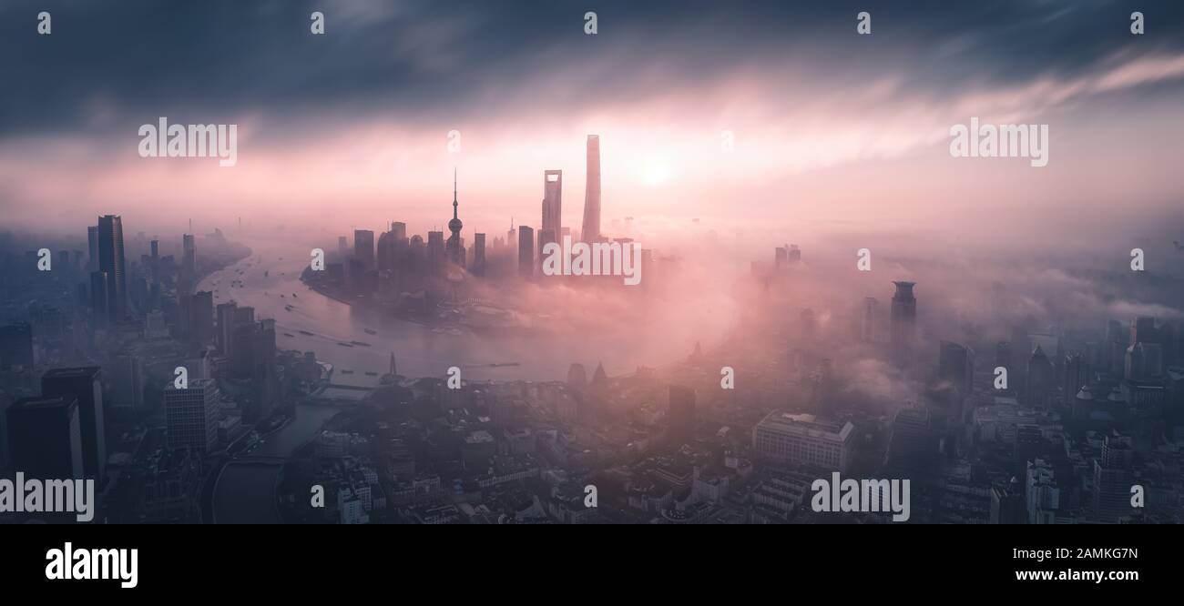 Vista panorámica de Shanghai Skyline por la mañana Foto de stock