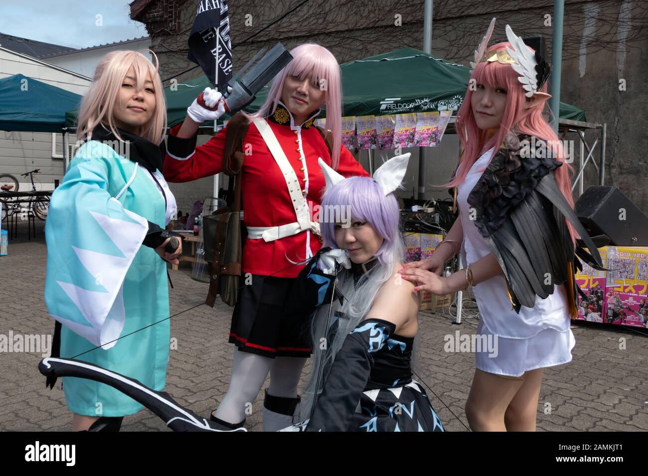 Adolescentes y amigas en el festival Cosplay en Hakodate, Hokkaido, Japón,  Asia. Mujeres y niñas japonesas jóvenes con traje de anime y manga  Fotografía de stock - Alamy