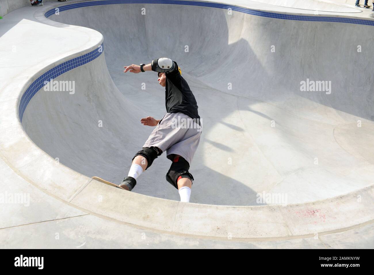Skate park bowl fotografías e imágenes de alta resolución - Página 10 -  Alamy