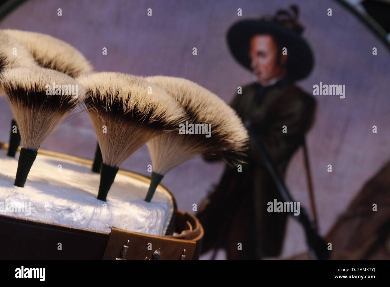 Joyas de sombrero hechas de pelo de tejón en el 1er Trachtentage de Munich en el [traducción automática] Fotografía de stock - Alamy