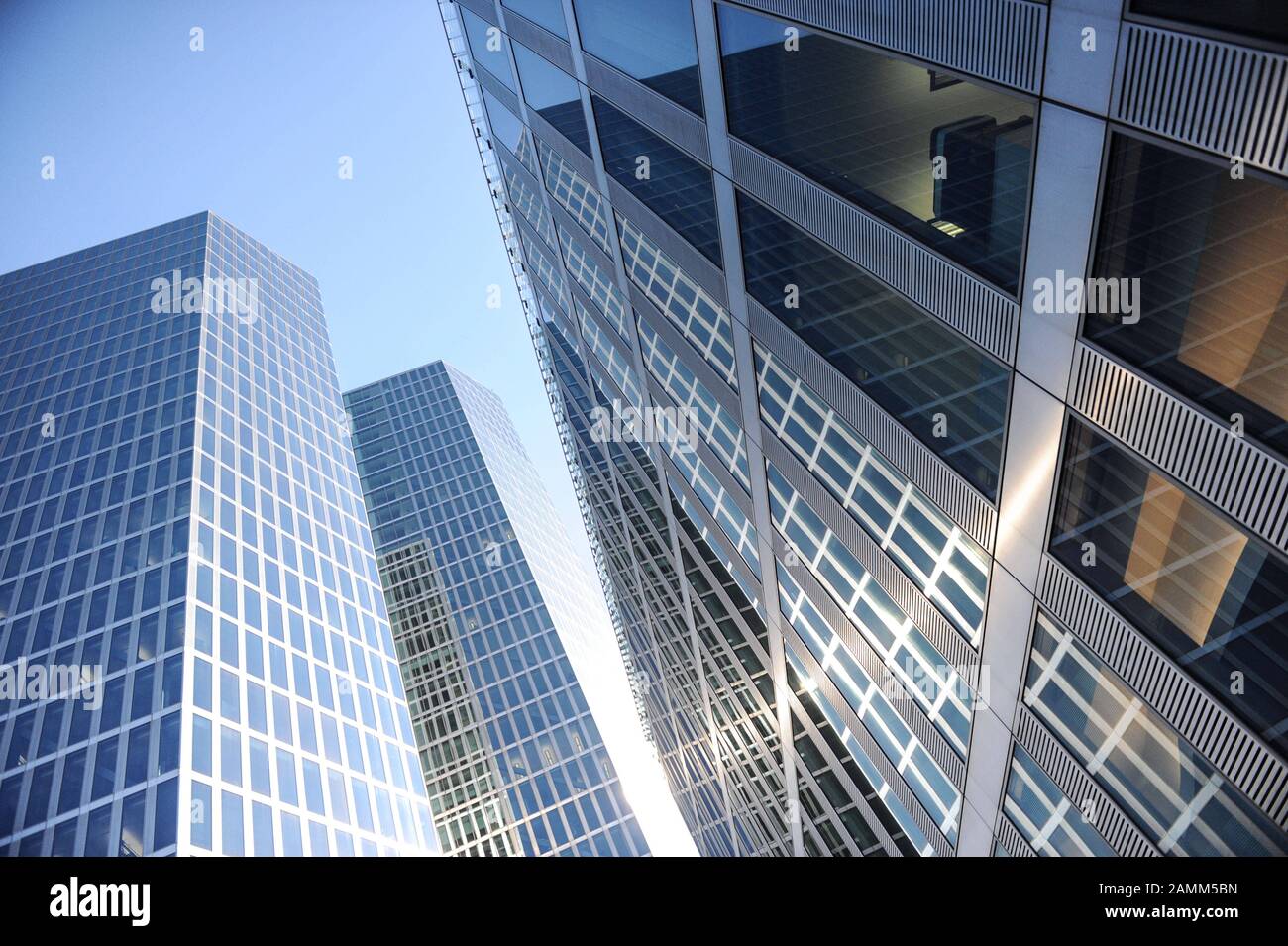 Destaca edificios de gran altura en Munich Schwabing. [traducción automática] Foto de stock