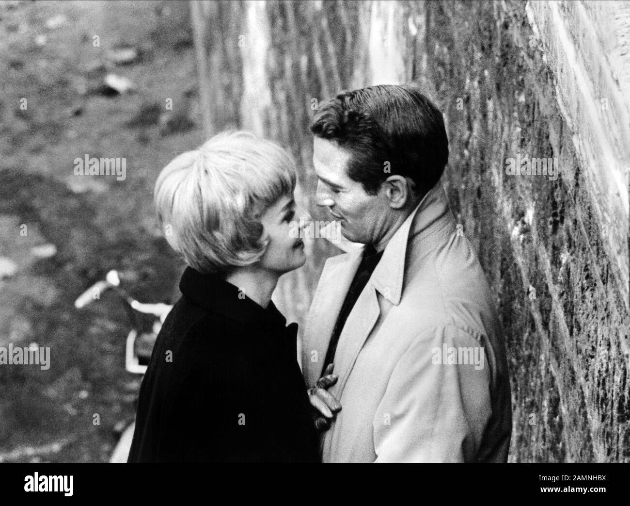 WOODWARD,NEWMAN, PARIS BLUES, 1961 Foto de stock