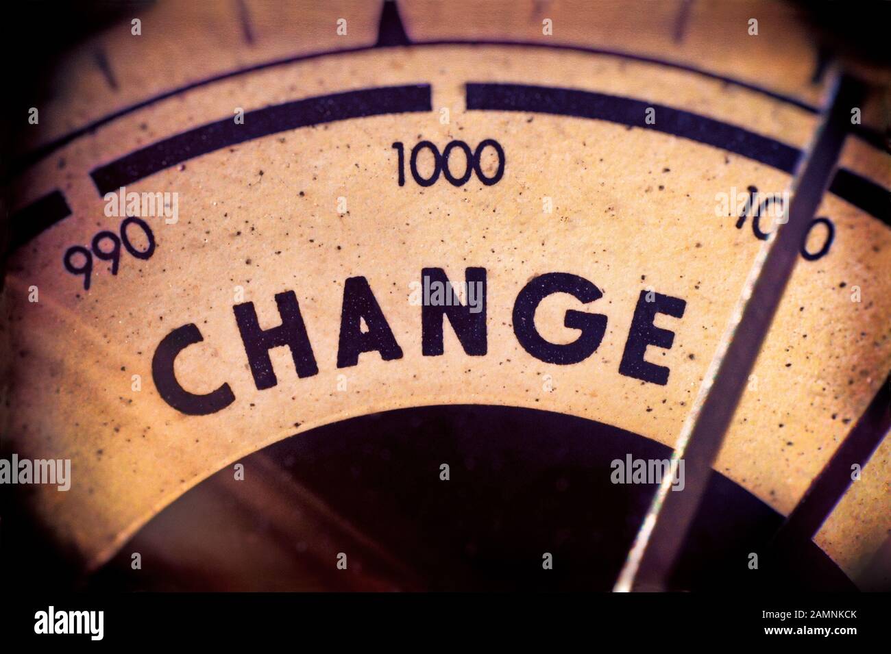 Detalle de primer plano de un barómetro que muestra el cambio. Concepto de cambio y Transición. Foto de stock