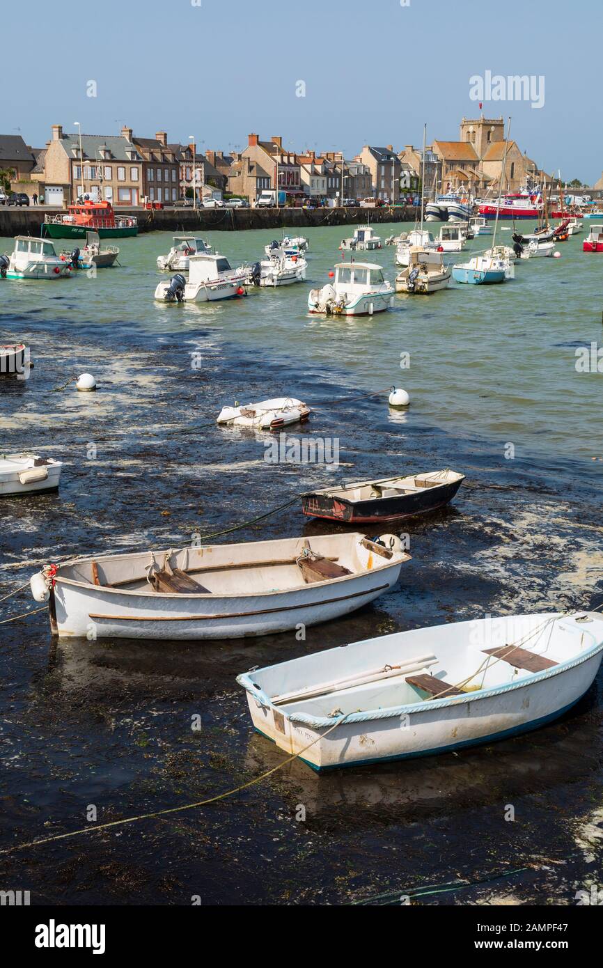 El puerto de Barfleur, Normandía, Francia Foto de stock