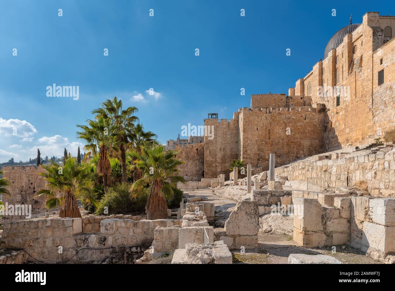 Muralla de la fortaleza en la ciudad vieja de Jerusalén, Israel. Foto de stock