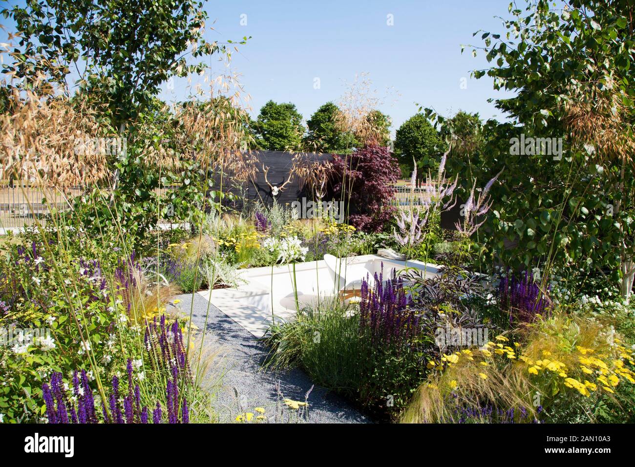 El jardín PAD DISEÑADOR DAN BOWYER. RHS Hampton Court Flower Show Foto de stock