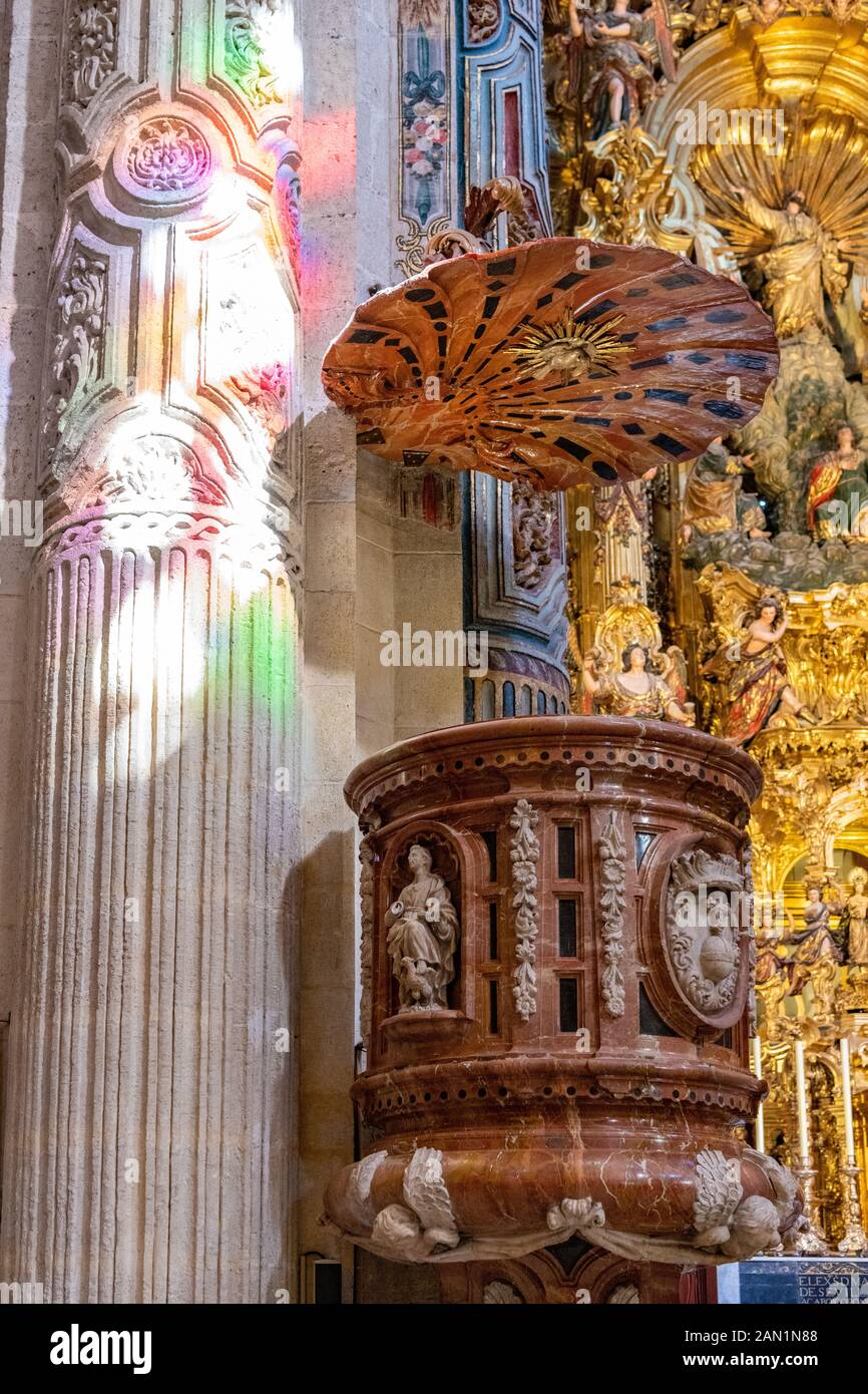 Pulpit from old church fotografías e imágenes de alta resolución - Alamy
