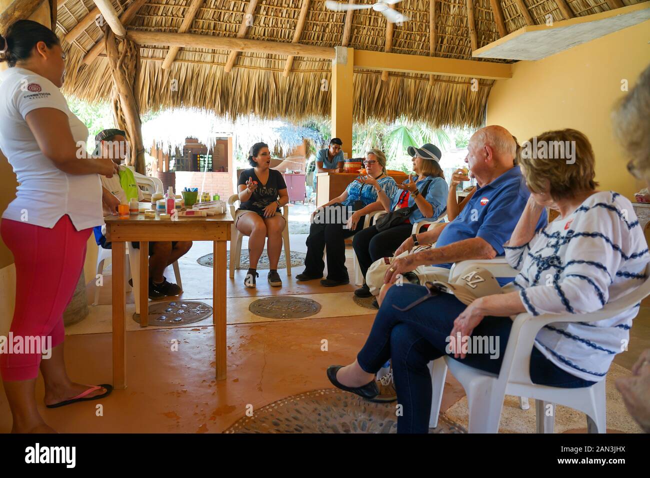 Demostración cosmética en Mazunte, Huatulco, México, Bahia de Huatulco, Foto de stock
