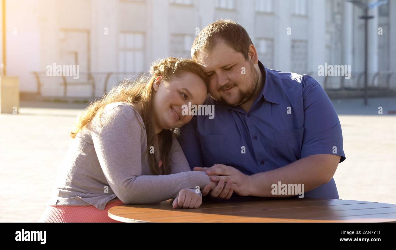 Pareja de gordos fotografías e imágenes de alta resolución - Alamy Pareja de gordos fotografías e imágenes de alta resolución - Alamy