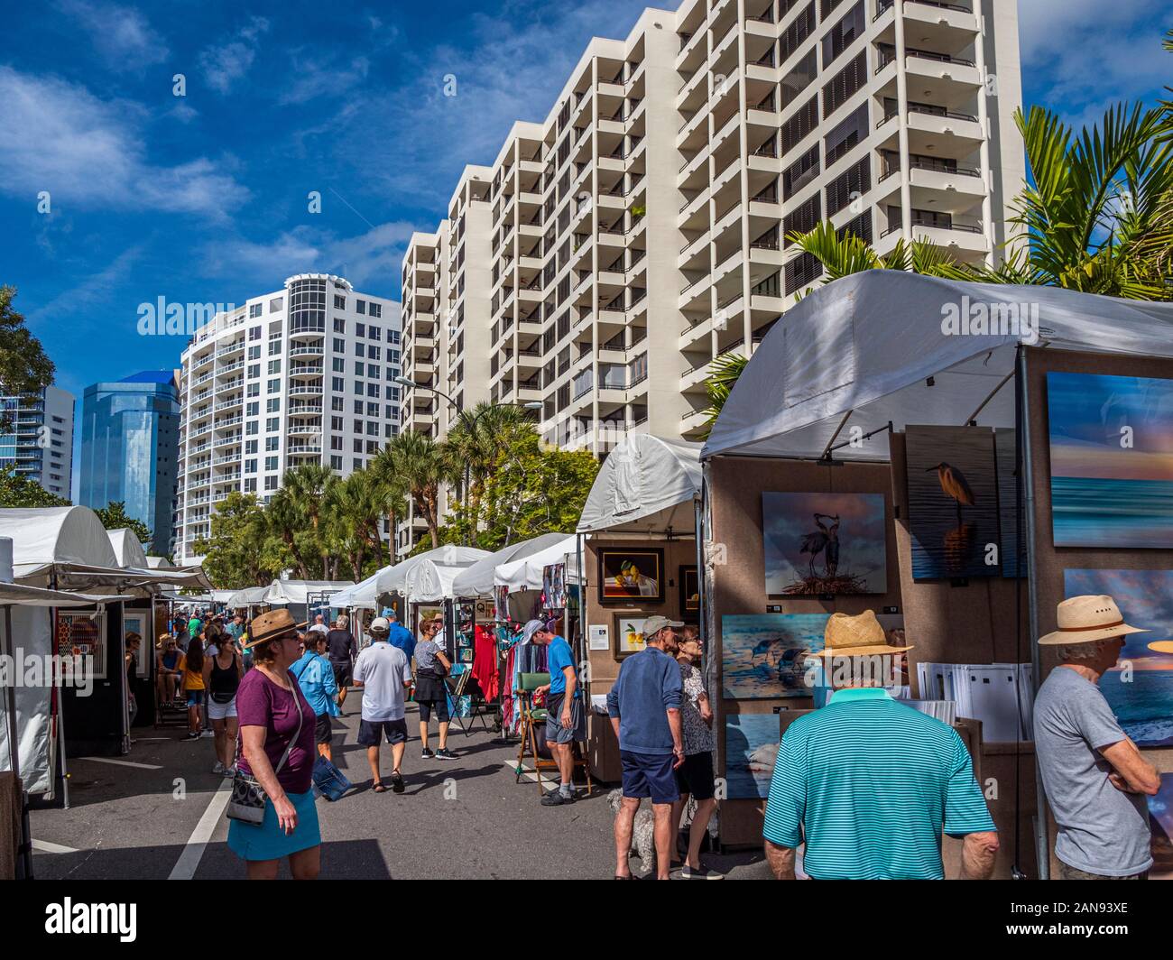 Art & Craft Show en las calles del centro de la ciudad de Sarasota, Florida, Estados Unidos Foto de stock