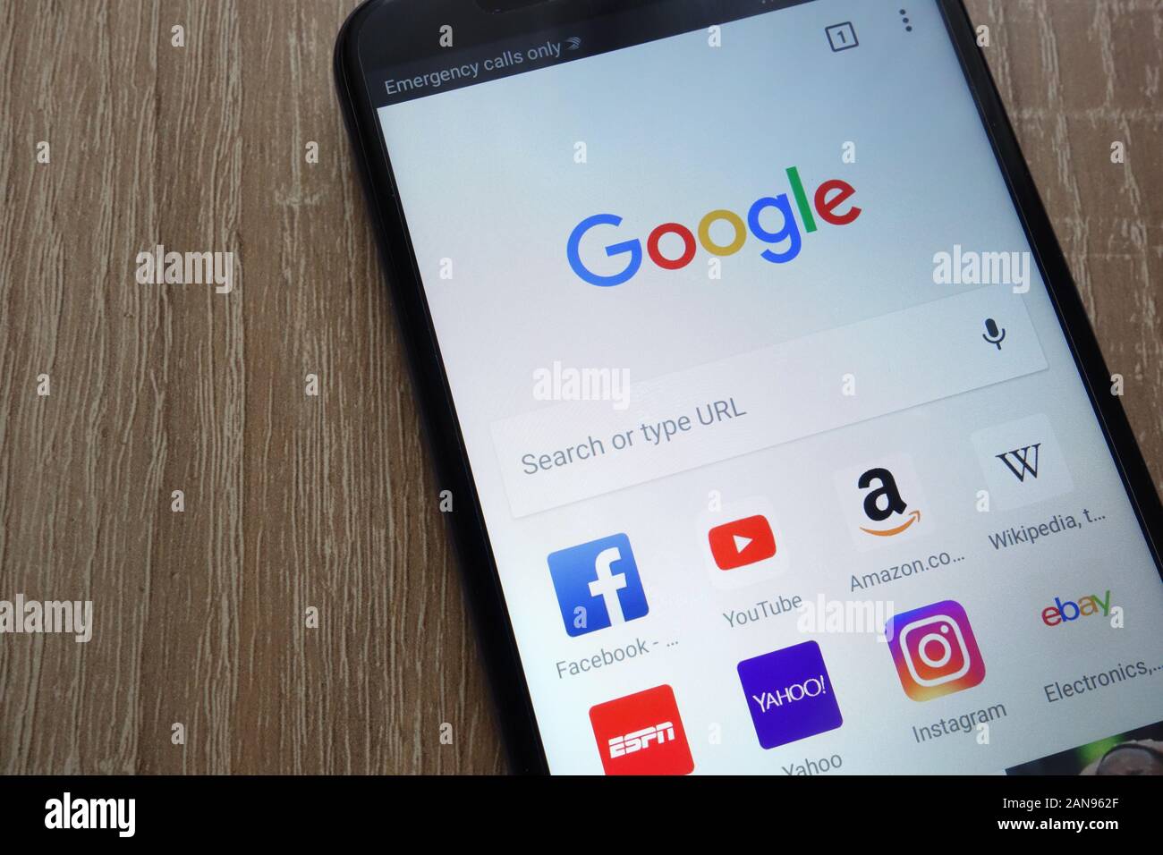 Navegador de Google con iconos de redes sociales como Facebook, Youtube,  Yahoo, Amazon, ESPN, Wikipedia y Ebay que se muestran en un smartphone  moderno Fotografía de stock - Alamy