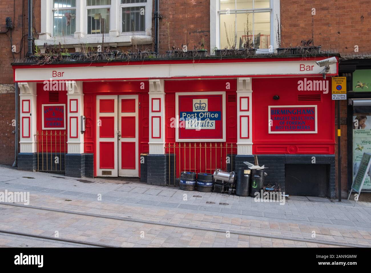 Frente A la Oficina de correos Vaults real ale bar bodega en Pinfold Street, Birmingham, West Midlands, Reino Unido Foto de stock