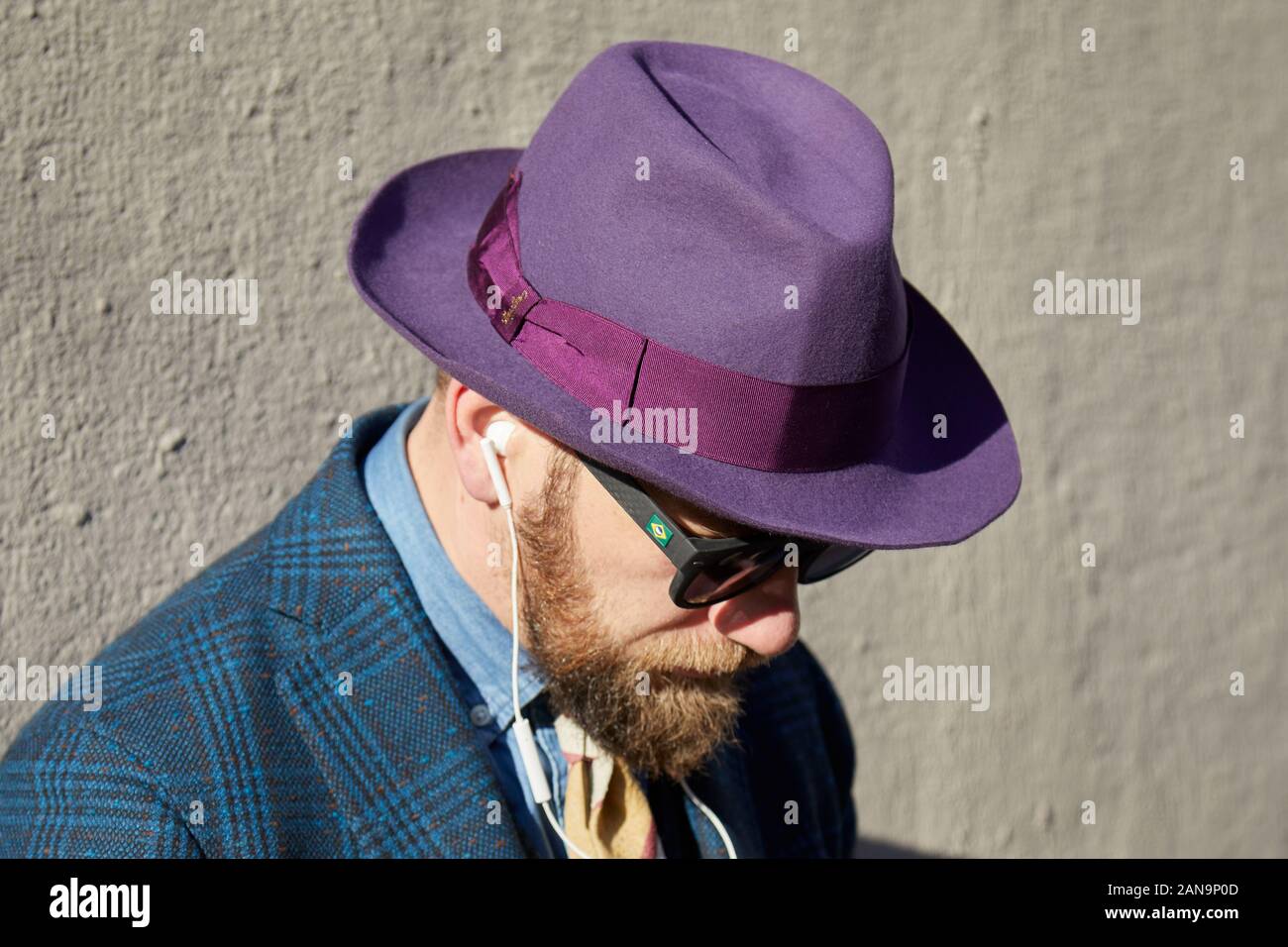 Sombrero de borsalino fotografías e imágenes de alta resolución - Alamy