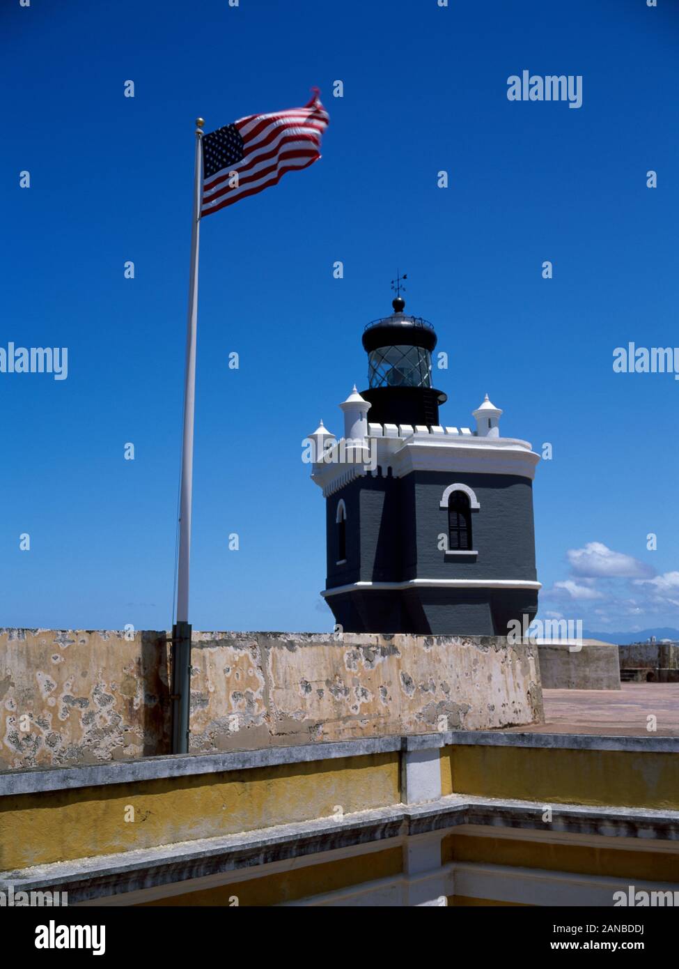 El faro de Fort San Felipe del Morro, Viejo San Juan, Puerto Rico, Estados Unidos, Caribe Foto de stock