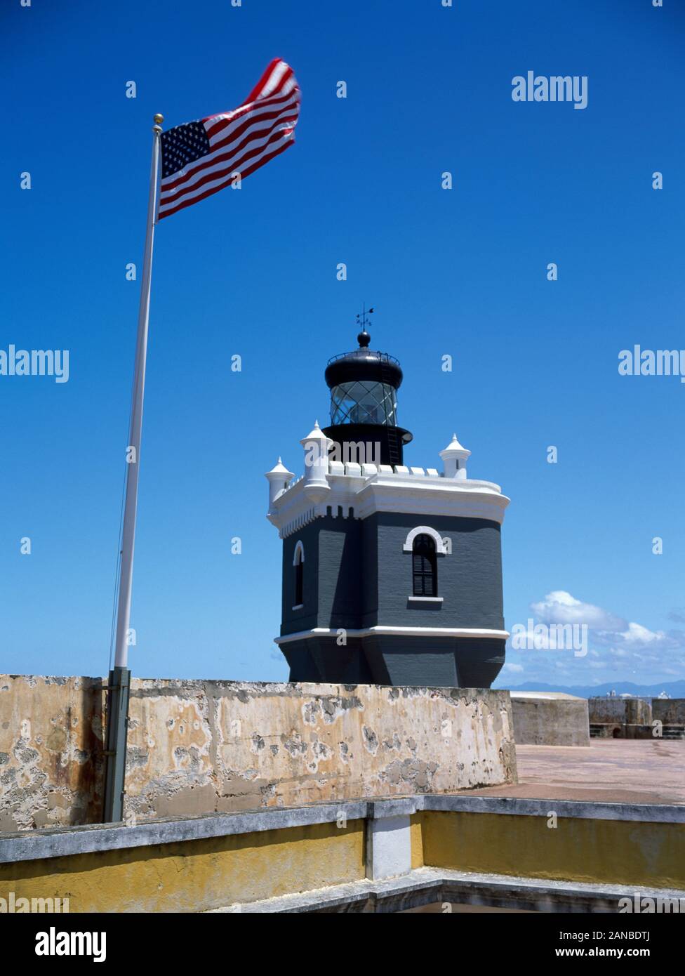 El faro de Fort San Felipe del Morro, Viejo San Juan, Puerto Rico, Estados Unidos, Caribe Foto de stock