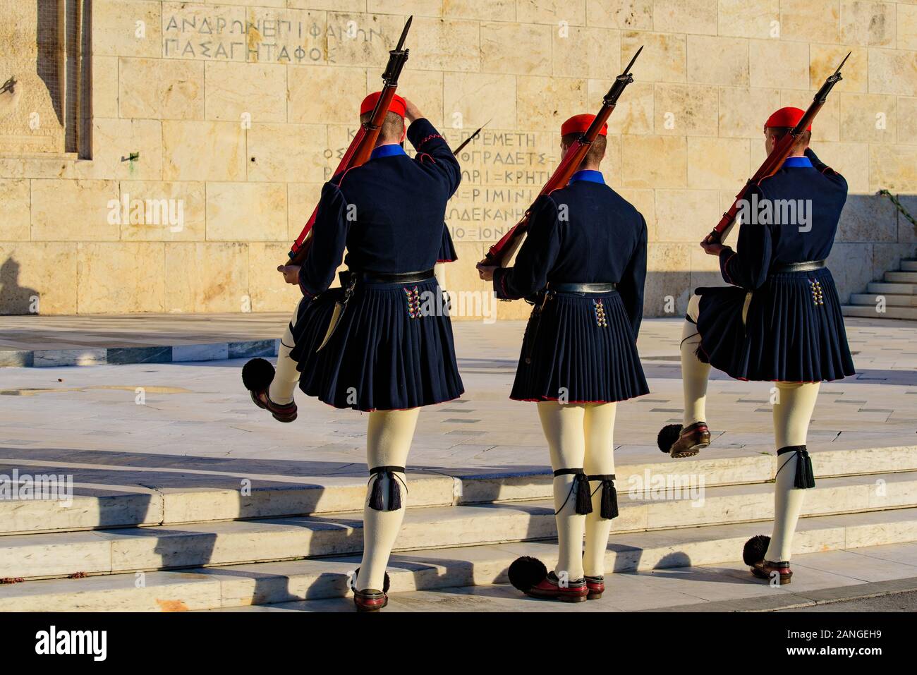 Ceremonia de cambio de guardia en la Plaza Syntagma, en Atenas, Grecia Foto de stock