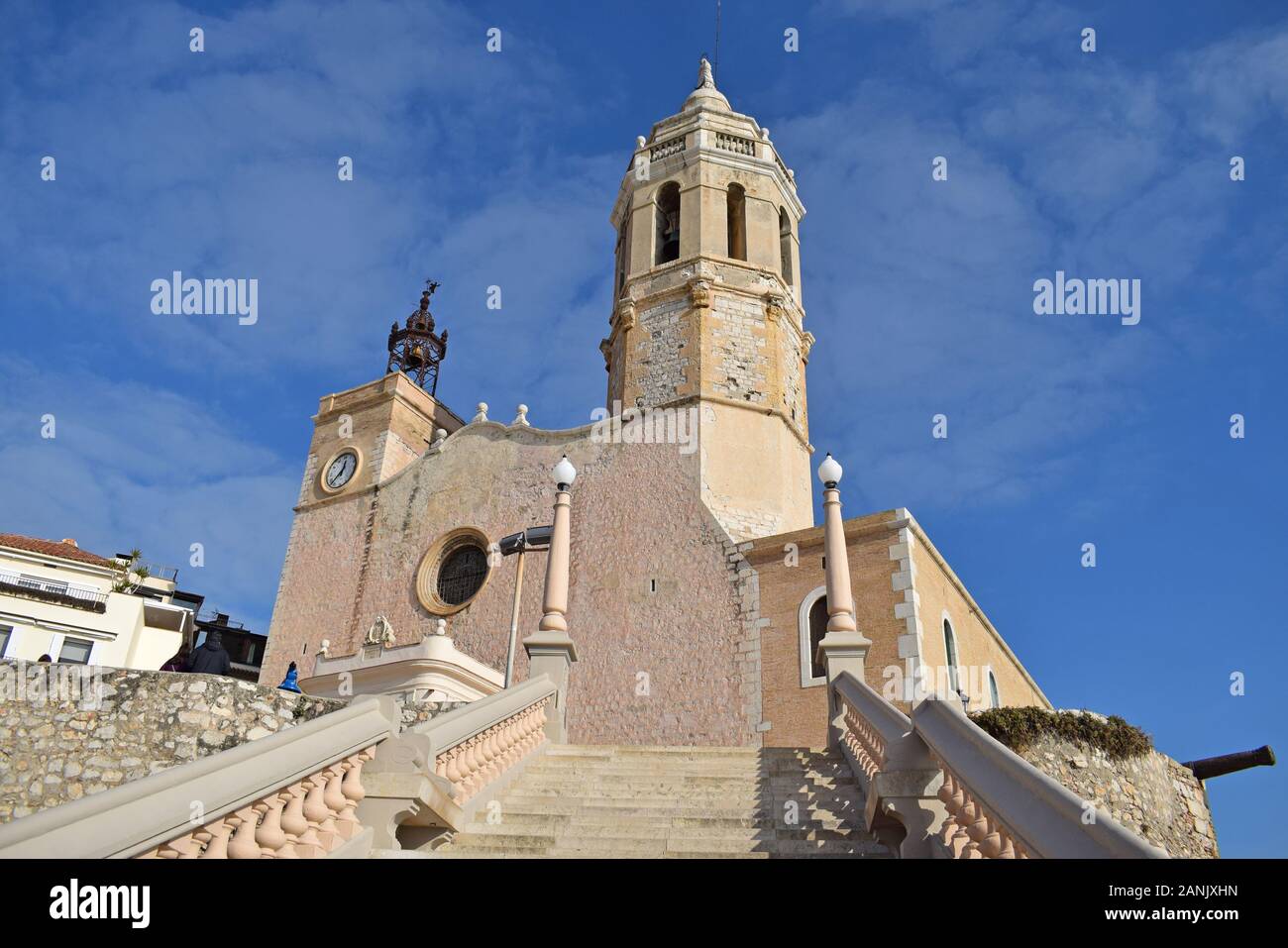 Iglesia de San Bartolomé y Santa Tecla, en Sitges, Barcelona, España  Fotografía de stock - Alamy