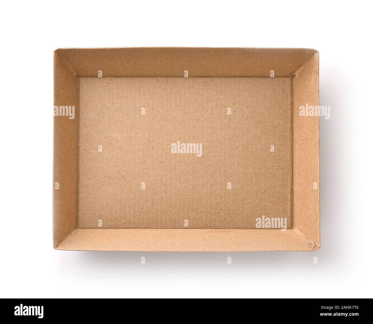 Vista superior de la caja de cartón craft vacío aislado en blanco Foto de stock