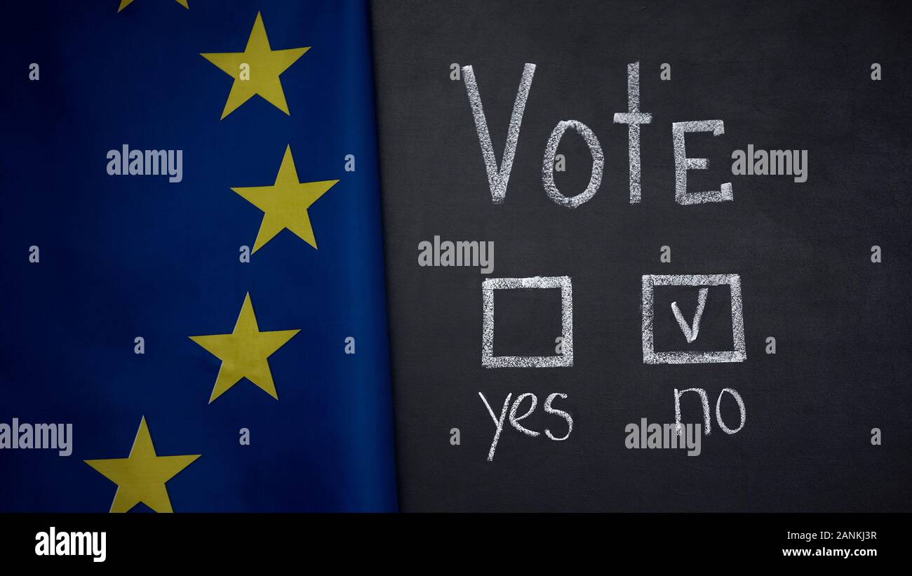 La bandera de la Unión Europea en el fondo, ninguna respuesta marcada en votación, elección de pertenencia Foto de stock