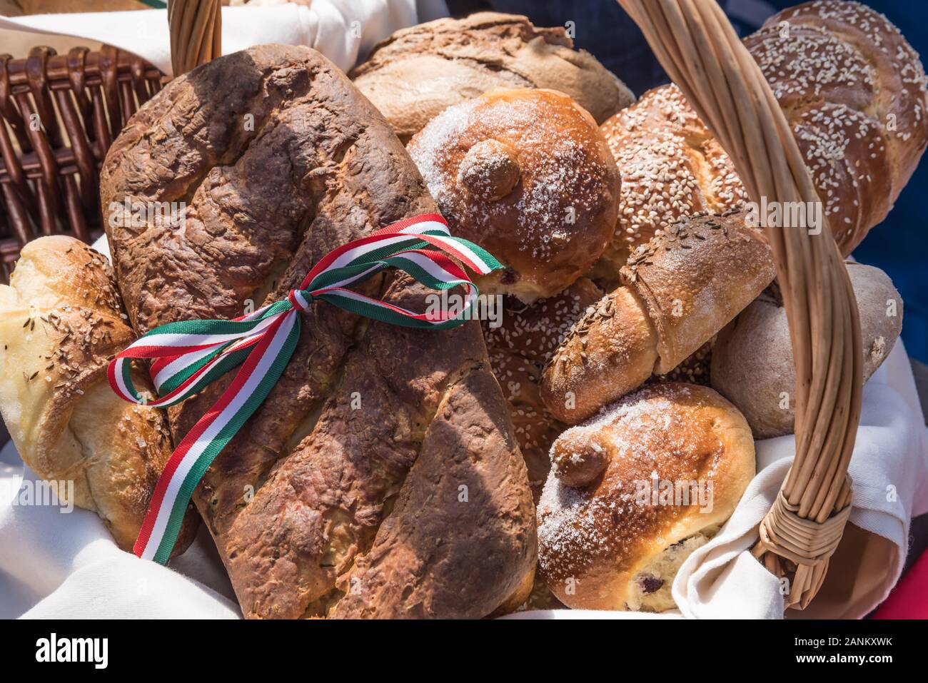 Ungarisches Brot - Húngaro pan Fotografía de stock - Alamy