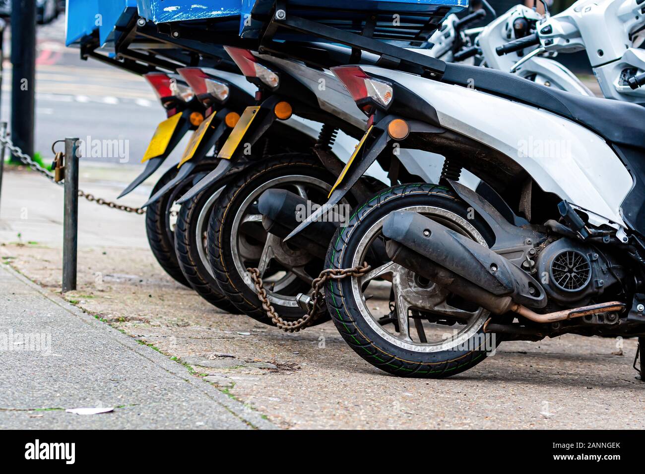 Cadena de seguridad antirrobo en moto Fotografía de stock - Alamy