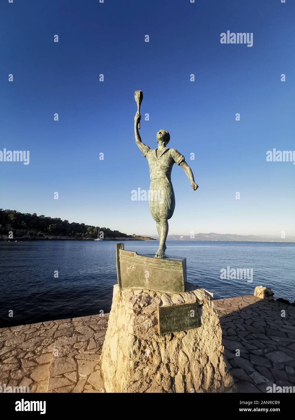 Estatua de George Anemogiannis, Paxos Grecia Foto de stock