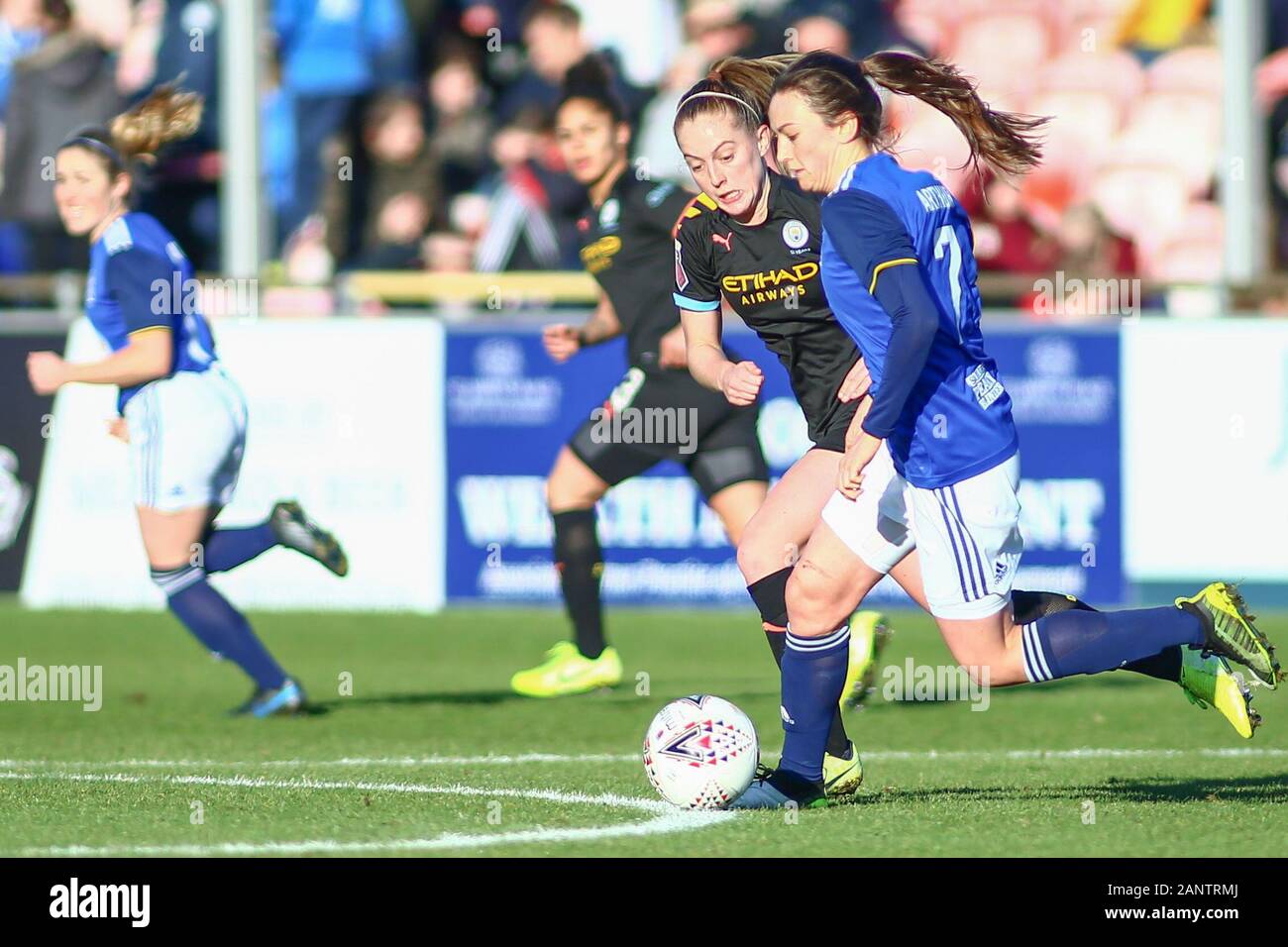 Birmingham, Reino Unido. 19 de enero de 2020. Chloe Arthur de la ciudad de Birmingham, la mujer lleva la pelota desde el Manchester City. BCFC 0 - 2 Manchester City. Peter Lopeman/Alamy Live News Foto de stock