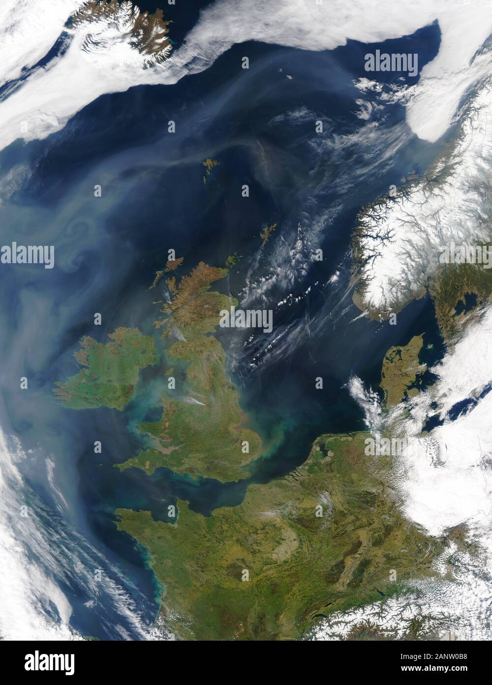 Vista por satélite de las Islas Británicas y Europa Occidental desde abril de 2015 Foto de stock