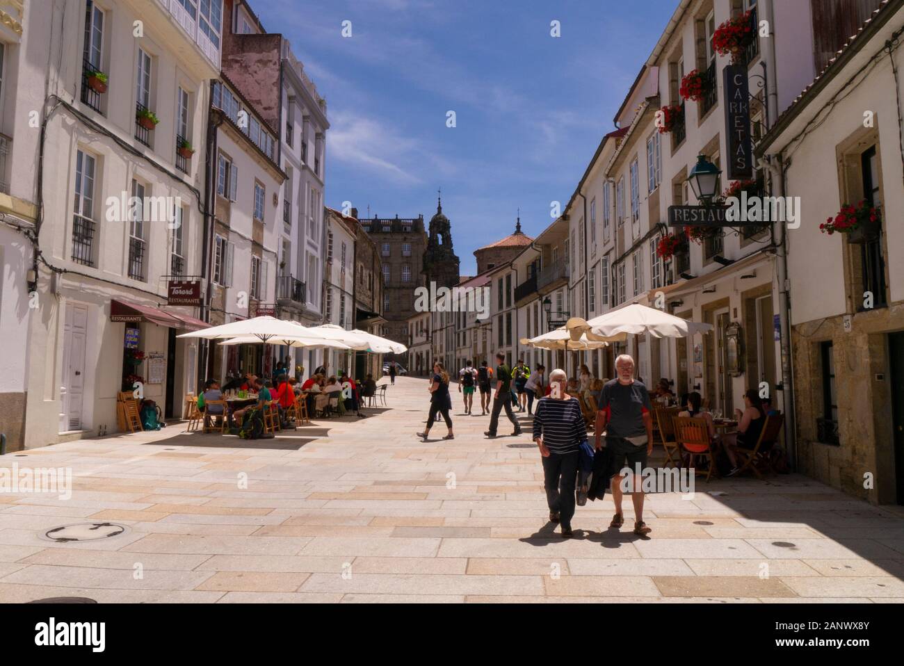 Escena callejera en Santiago de Compostela, en Galicia, España Foto de stock