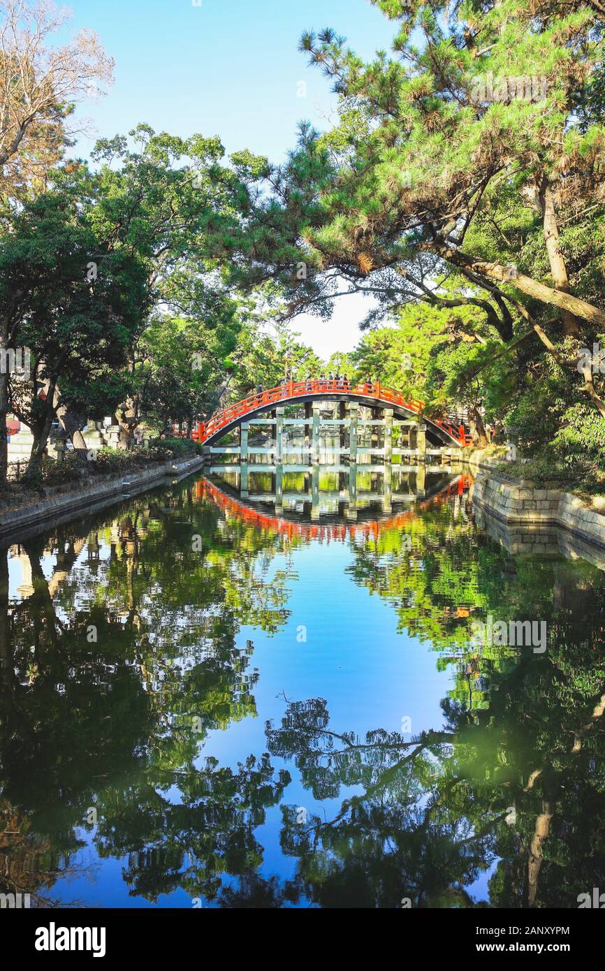 Osaka, Japón - 15 de diciembre de 2019 : Sorihashi precioso puente de Sumiyoshi Taisha Shrine, este es el famoso destinos de viaje de la ciudad de Osaka. Foto de stock