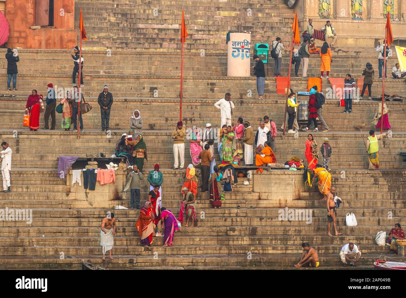 La vida en los ghats, Varanasi, Uttar Pradesh, India Foto de stock