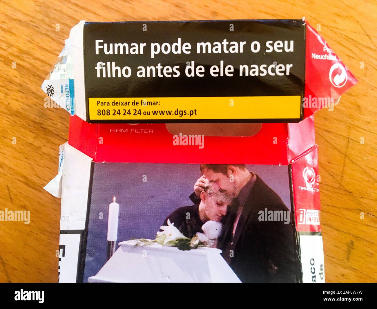 Fumar mata, cigarrillos españoles pack Fotografía de stock - Alamy