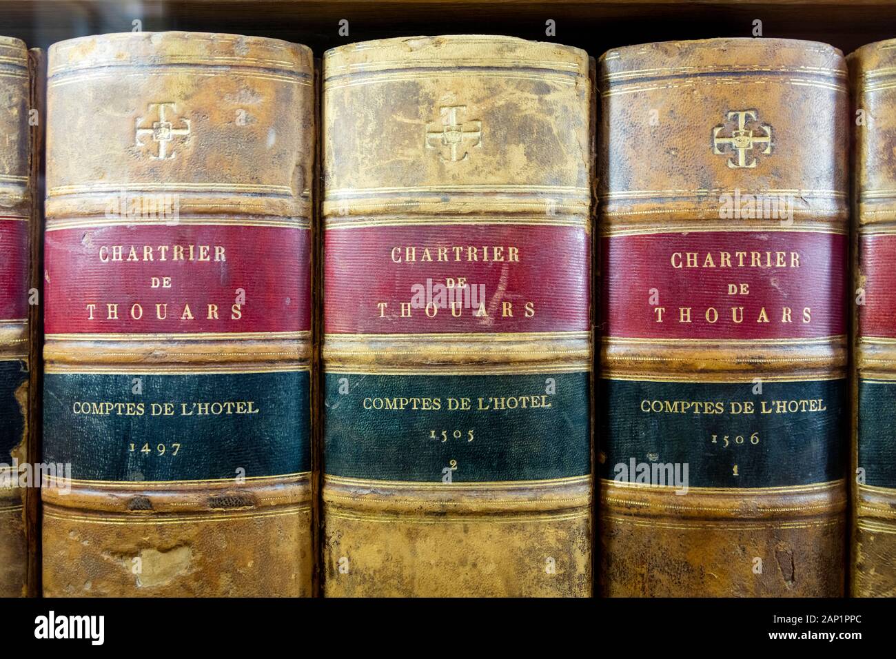 Libros de registro enlazado de cuero - archivos históricos en el Musée de l'histoire de france - Museo de la historia de Francia, el Hotel Soubise, París, Francia Foto de stock