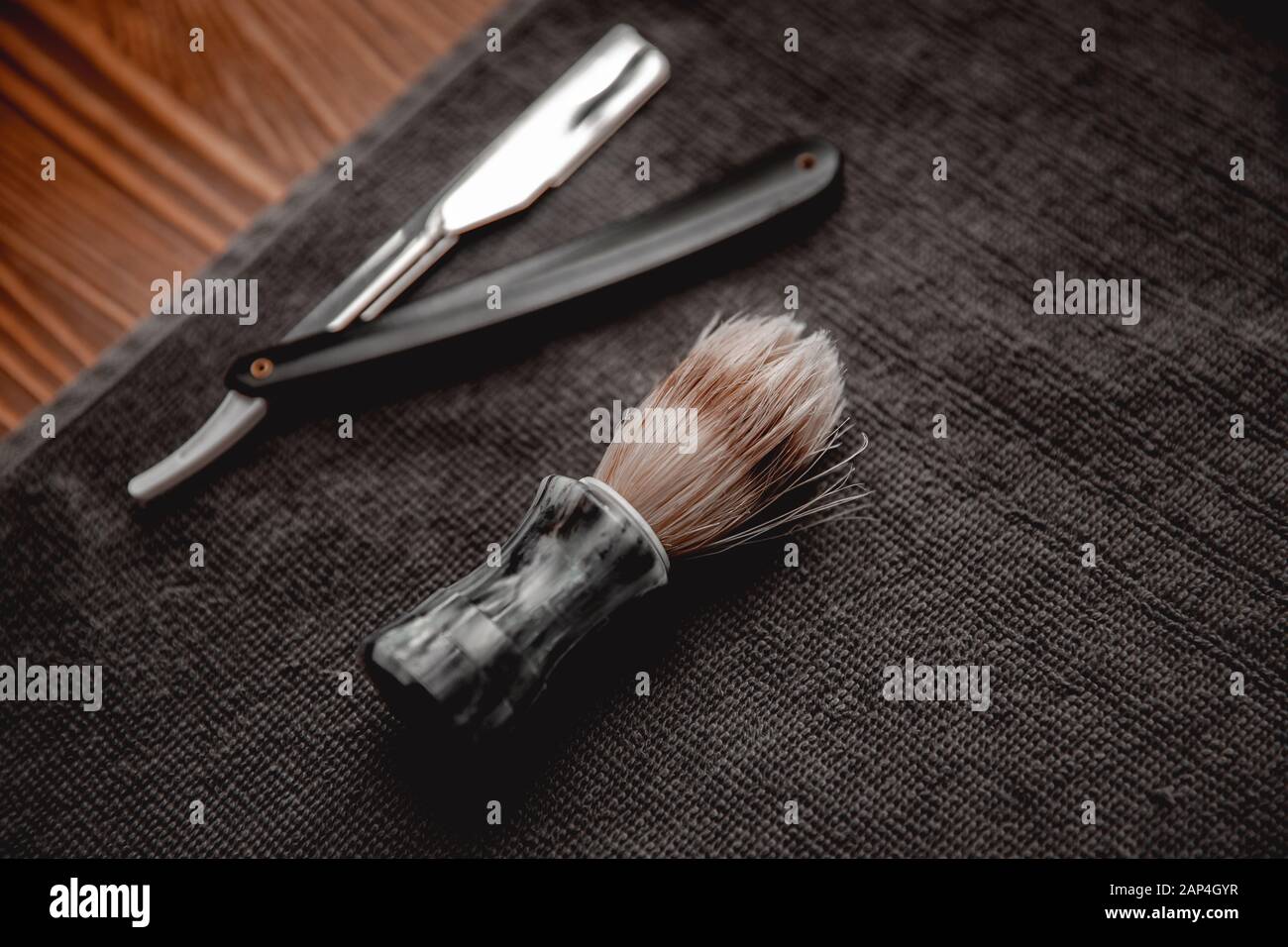 Cepillo de afeitar del kit de afeitado. Peluquería de fondo para hombre  salón de belleza Fotografía de stock - Alamy