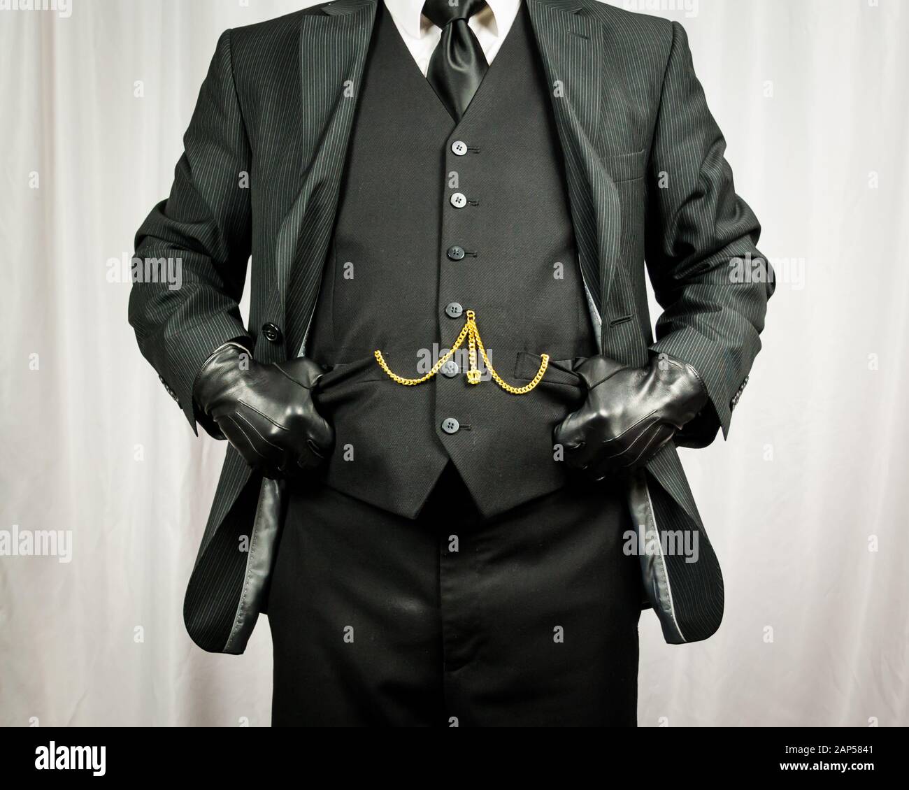 Un Hombre Elegante Y Atractivo Que Usa Guantes De Cuero Negro Al Aire Libre  Foto de archivo - Imagen de guantes, color: 254569060
