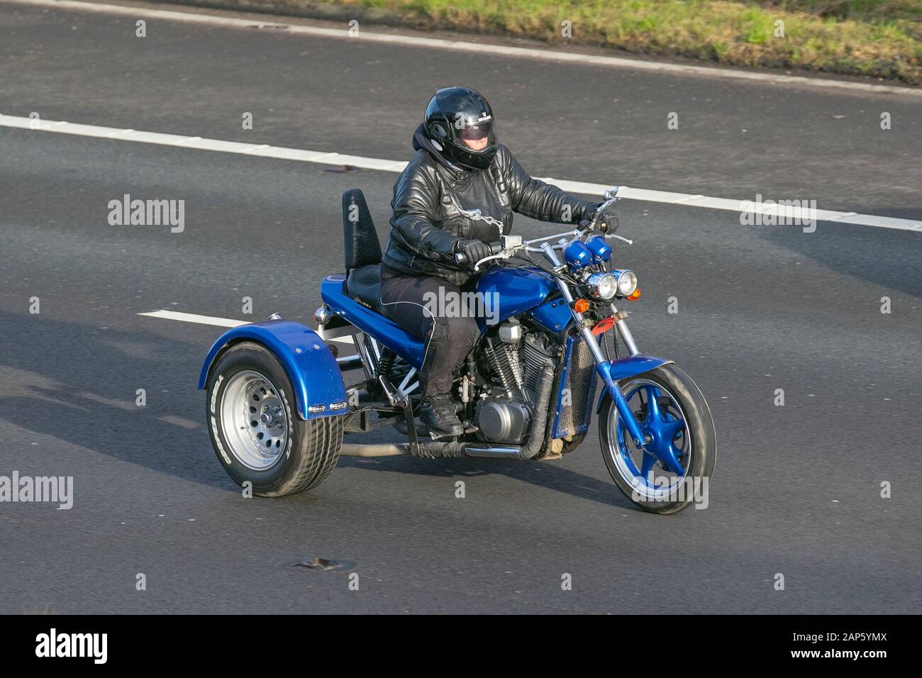 2015 Blue Harley Davidson Freefheeler Motorcycle Trike, 3 ruedas, trike,  triciclo, 3 ruedas moto, Motocicletas trikes, motos de tres ruedas; tráfico  de vehículos del Reino Unido, transporte, moderno, Dirección sur en la