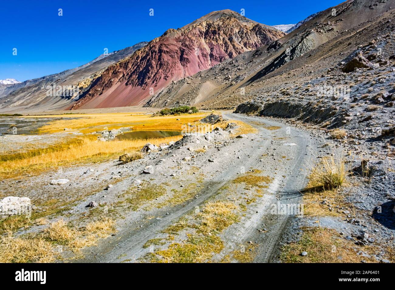 Río Bartang y Valle en las Montañas Pamir Tayikistán Foto de stock