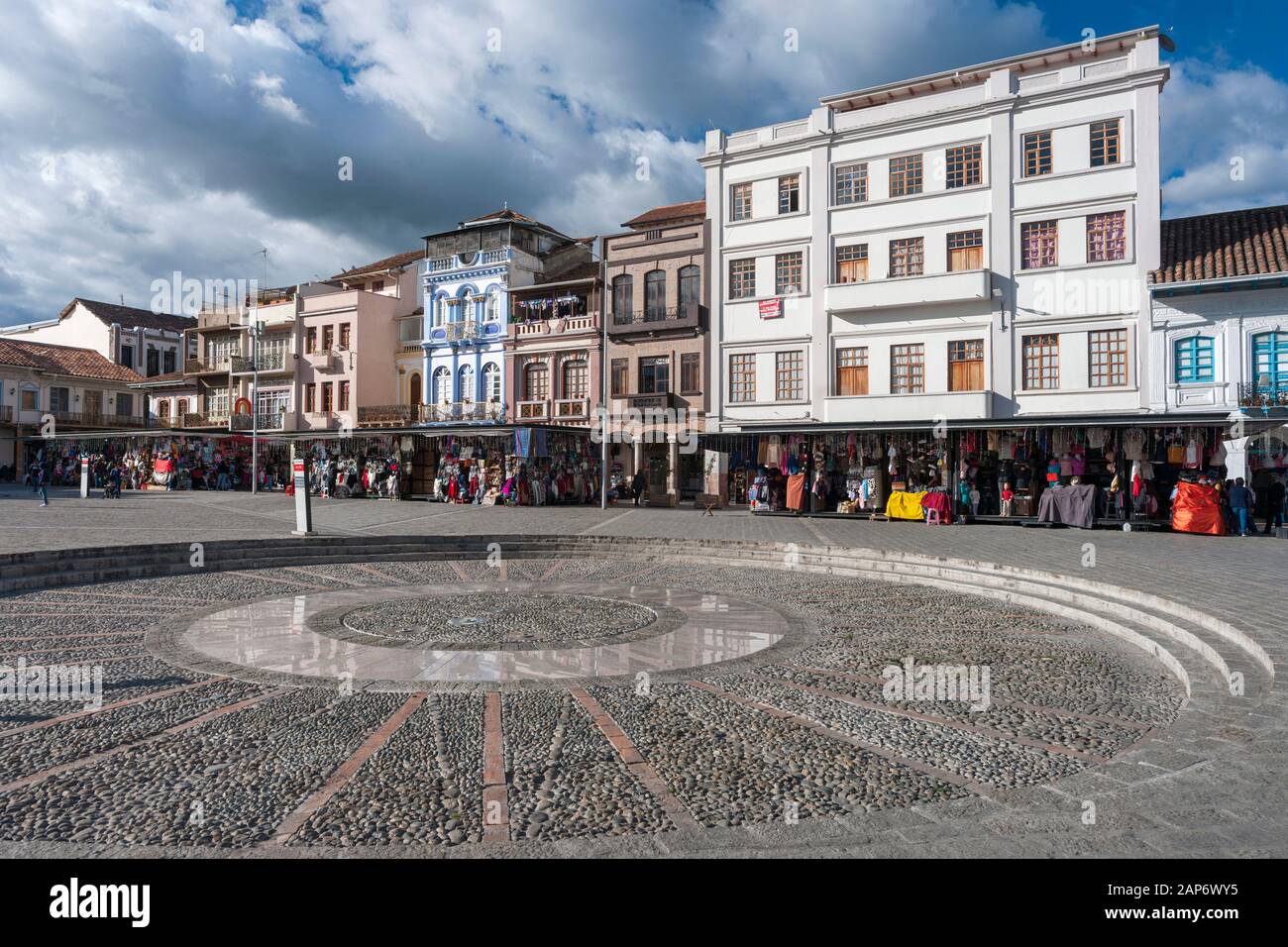 Plaza de San Francisco, en Cuenca, Ecuador Fotografía de stock - Alamy