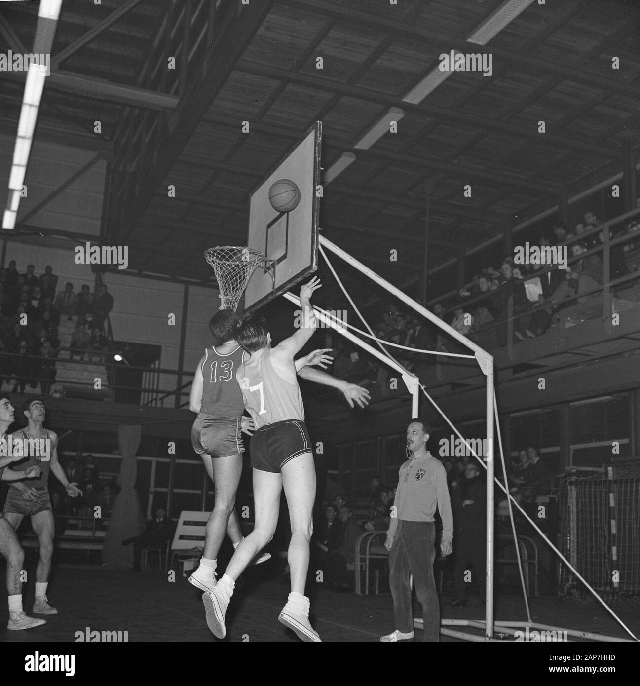 Baloncesto Holanda v España Fecha: 19 de marzo de 1962 Palabras clave:  Basketball Fotografía de stock - Alamy