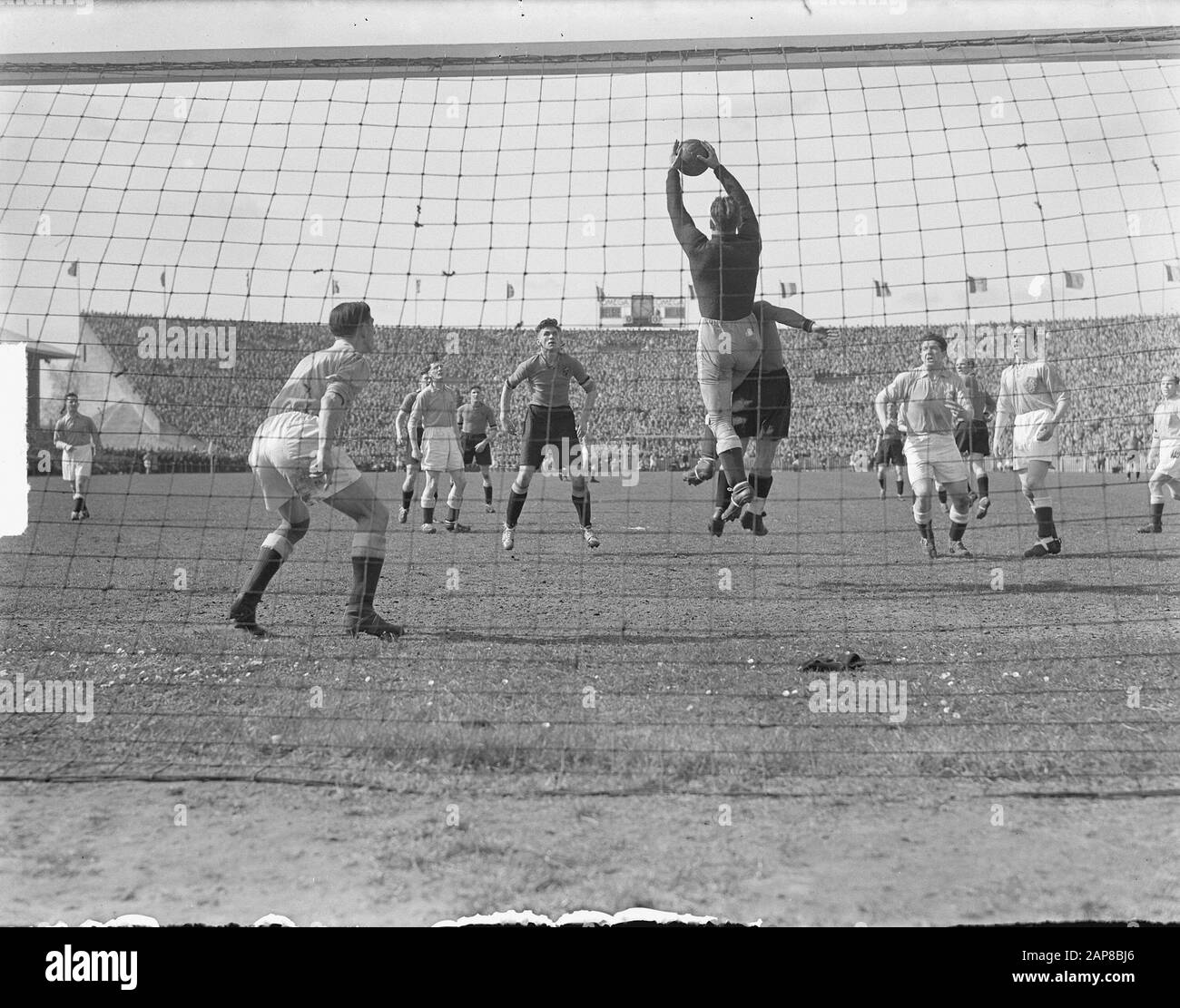 Bélgica contra Nederland 2-0 Krank Saves Fecha: 16 de abril de 1950 Foto de stock