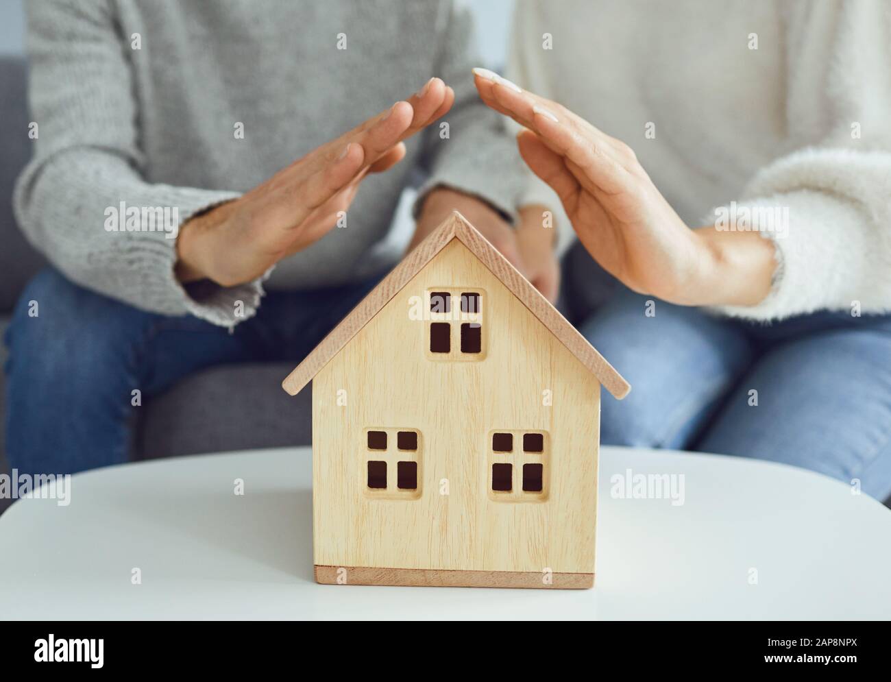 Concepto de compra familiar venta de alquiler venta de vivienda vivienda inmobiliaria apartamento. Foto de stock