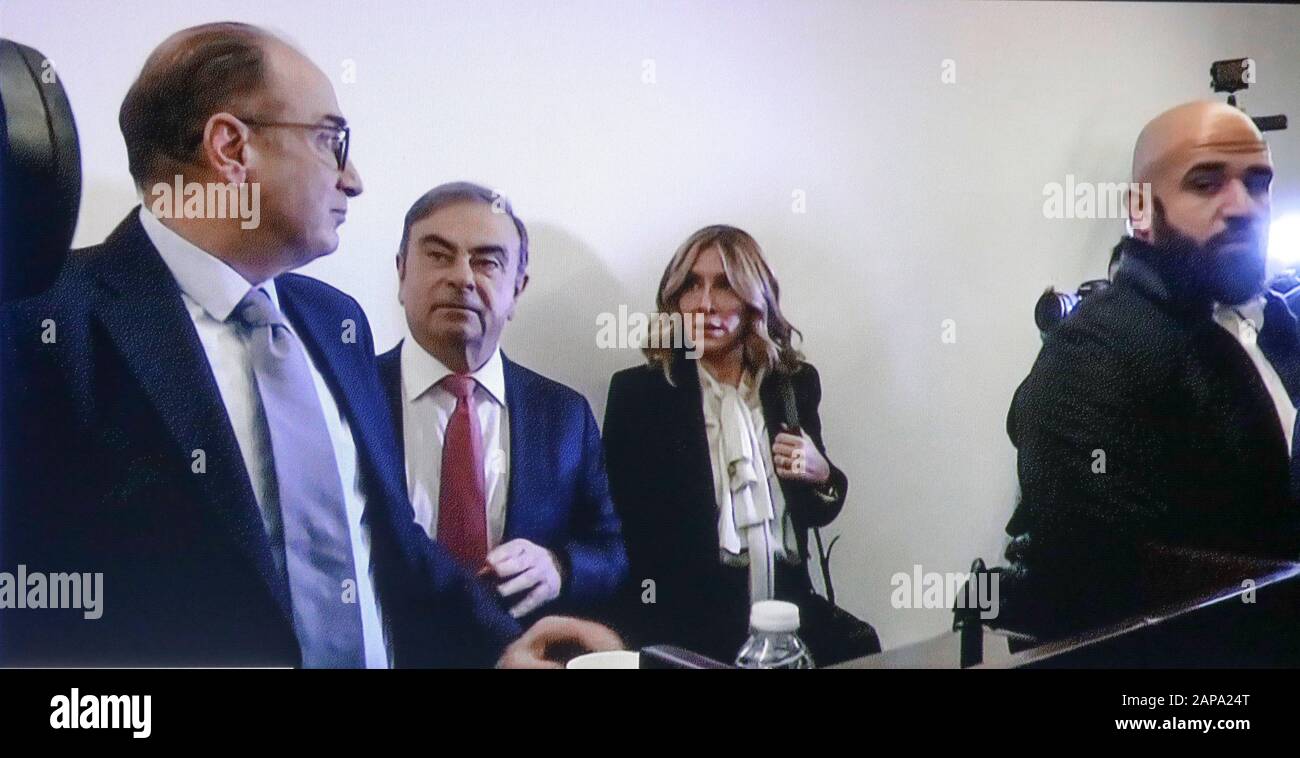 CARLOS GHOSN, JEFE DE NISSAN EX, CELEBRA UNA CONFERENCIA DE PRENSA EN BEIRUT, LÍBANO Foto de stock