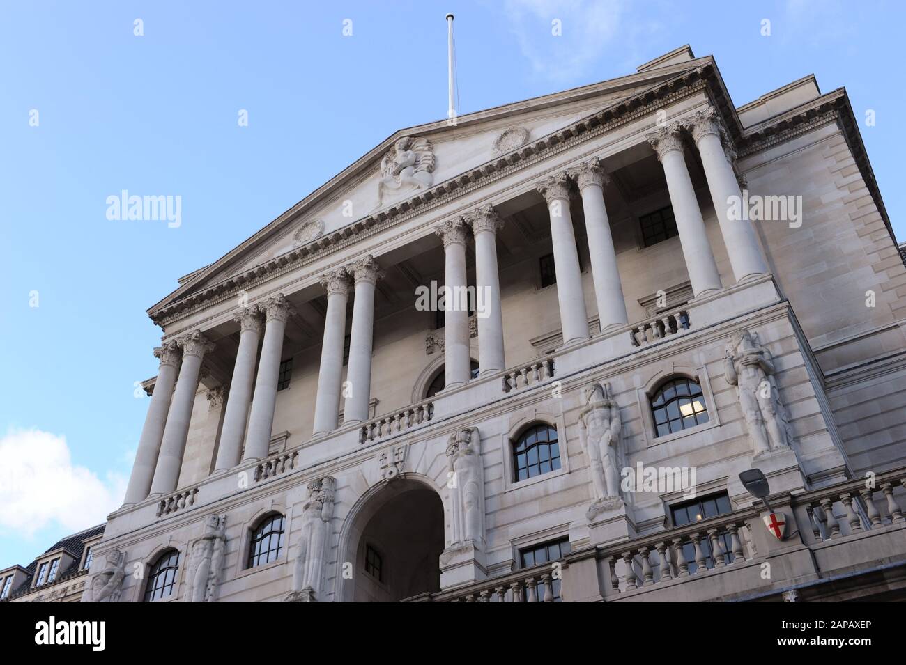 El Banco de Inglaterra está construido en Threadneedle Street en Londres, Inglaterra Foto de stock