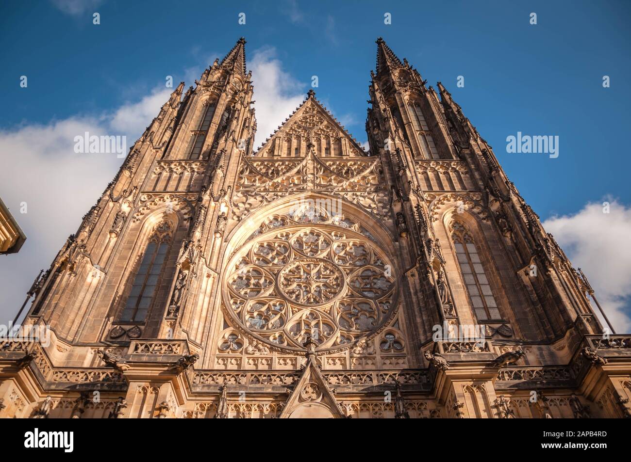 Praga, República Checa 1/5/2020: Catedral De San Vito, Entrada Principal. Foto de stock