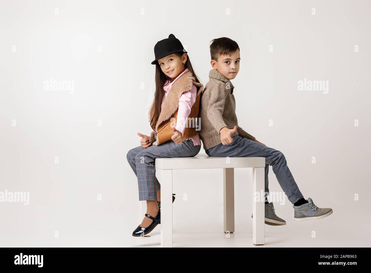 Moda niños fotografías e imágenes de alta resolución - Alamy