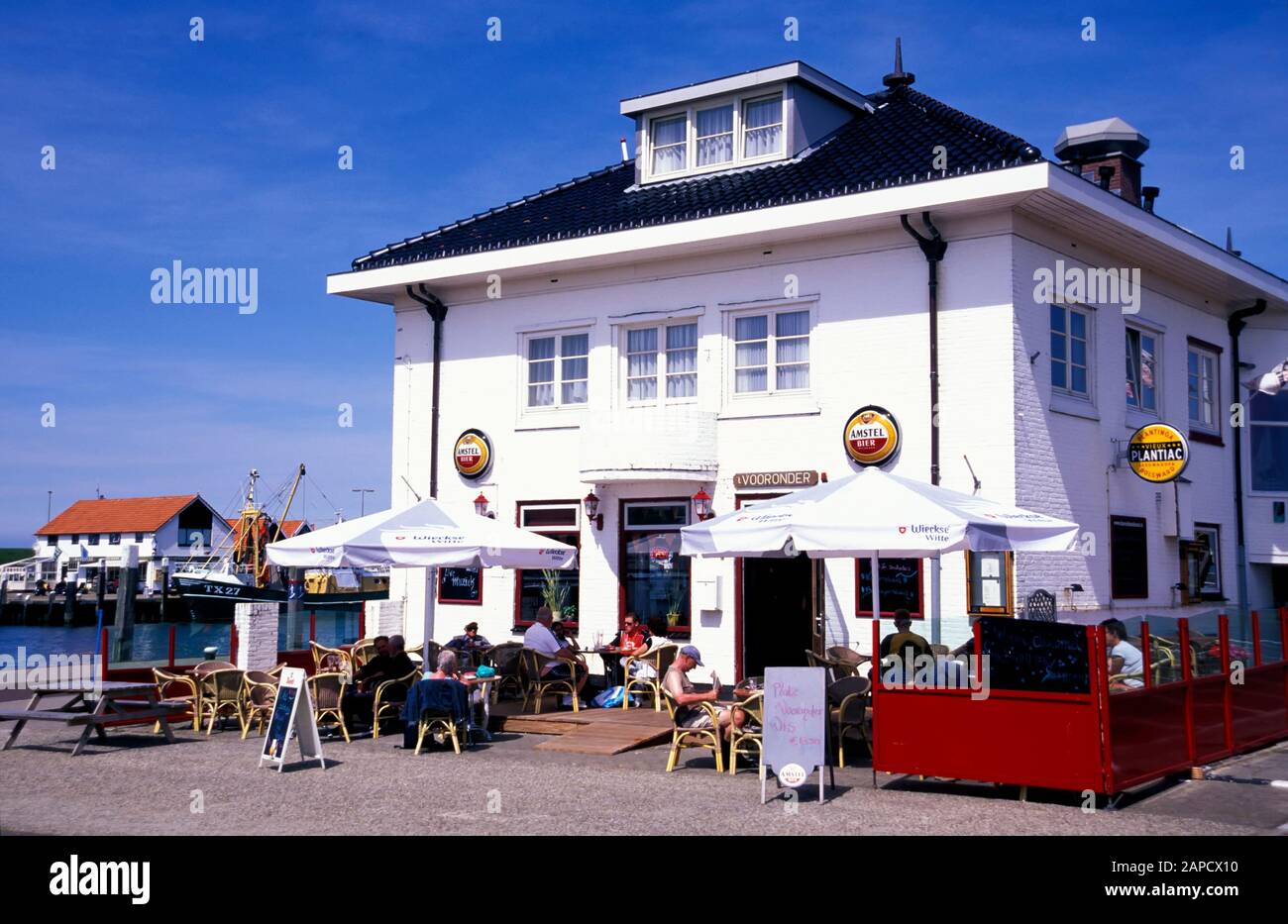 Restaurante en el puerto de Oudeschild, Isla Texel, Mar del Norte, países Bajos, Europa Foto de stock