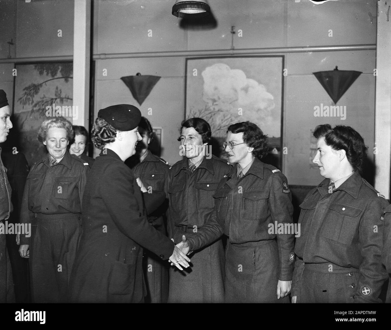 Cantina Militar Imágenes de stock en blanco y negro - Página 2 - Alamy