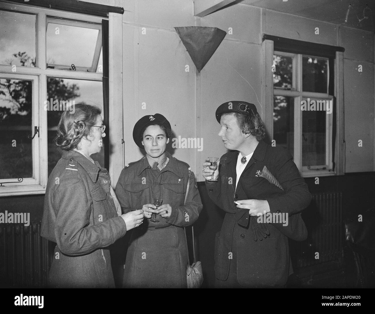 Cantina Militar Imágenes de stock en blanco y negro - Página 2 - Alamy